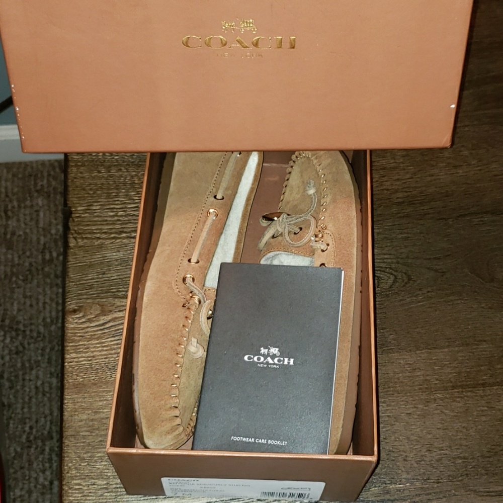 New Coach Dark Camel/Natural Antonia Suede Curly Shearling Slipper Size 7 - Picture 8 of 8